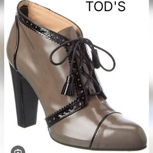 Tod's Patent Leather Lasercut Accents Lace Up Heeled Boots Sz 37.5 Like New